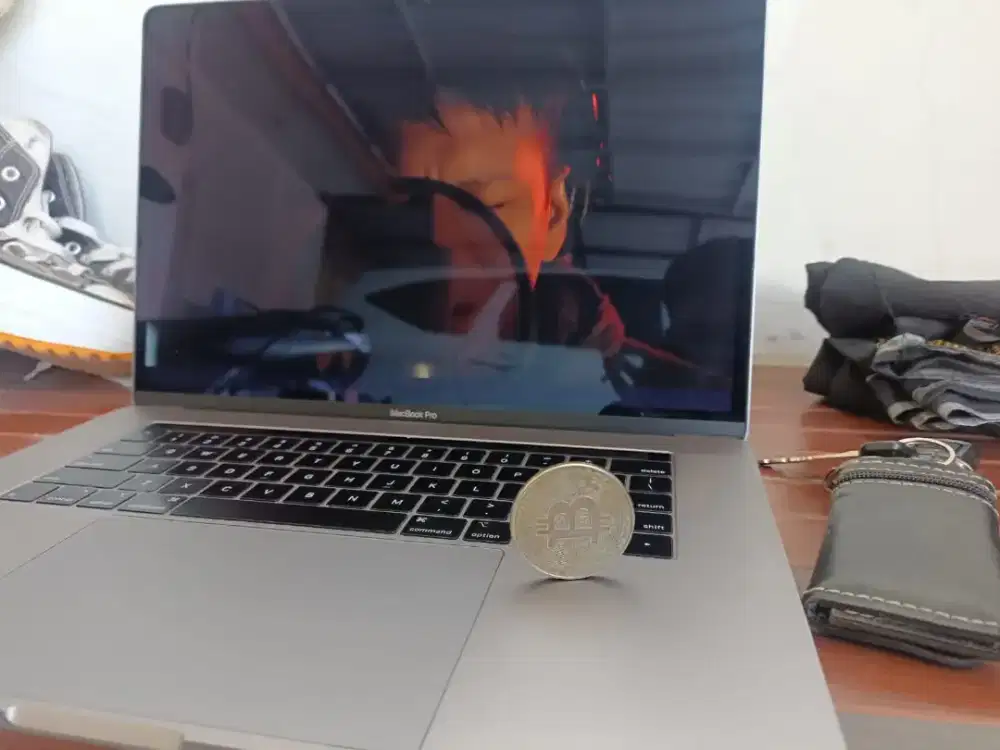 Macbook Pro 2019 15 inch i9 ram 32GB internal 1TB