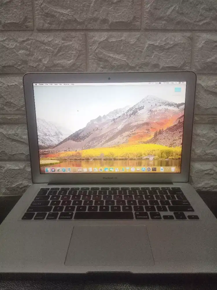 Bu jual MacBook Air 13 2017 i5 8gb / 128gb