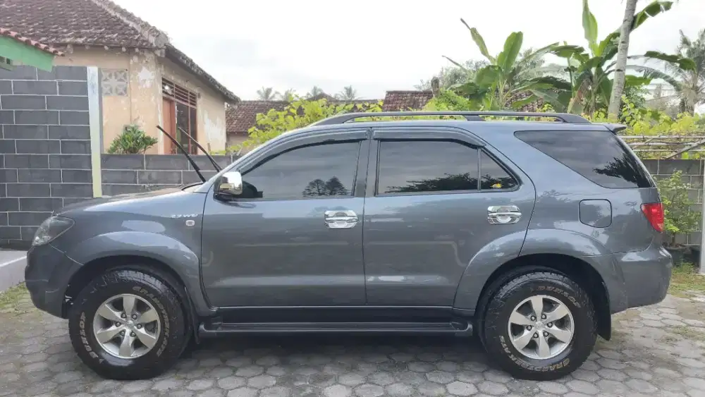 Mobil Istimewa : Toyota Fortuner 2.7 G Lux A/T