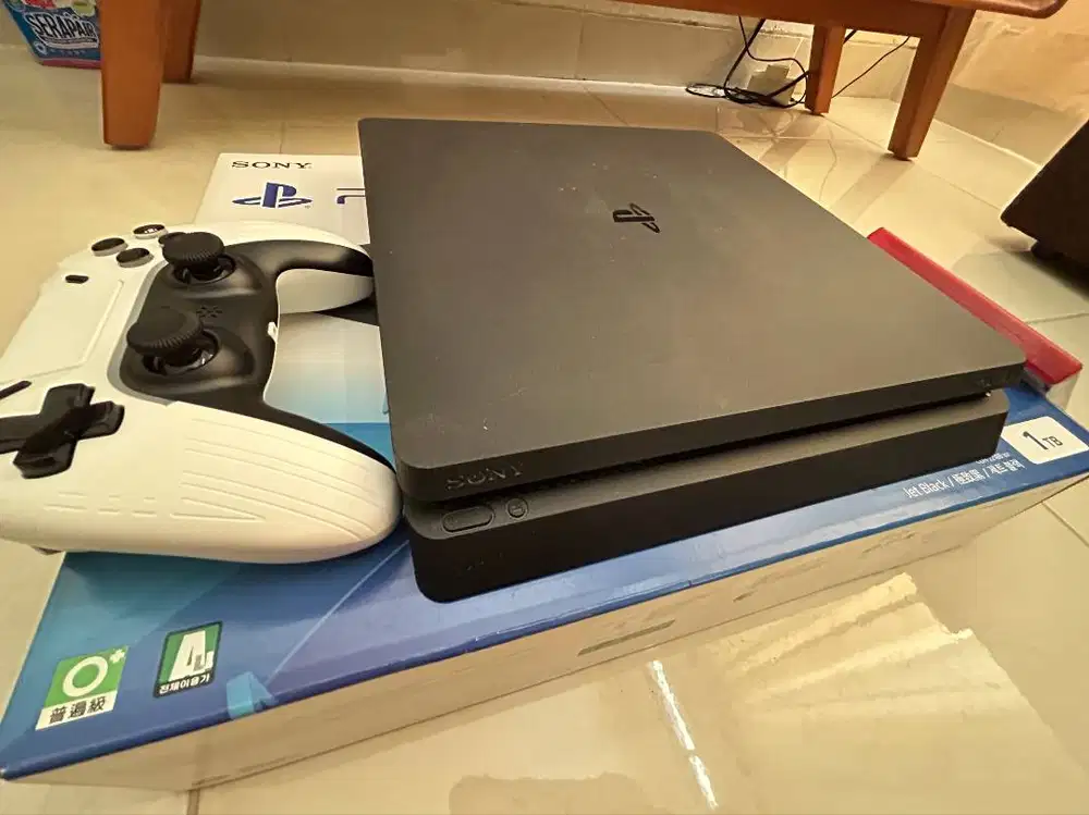 PS4 Slim 1TB CUH-2218