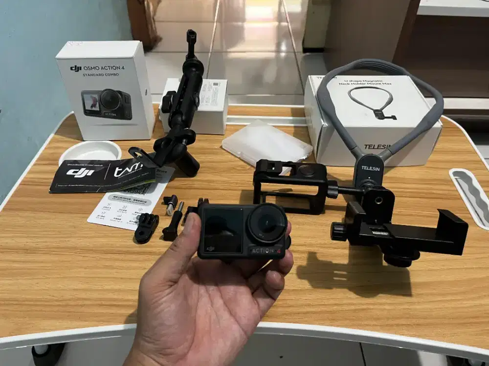 DJI OSMO ACTION 4, standar combo, + vlog motor helm dan kalung telesin