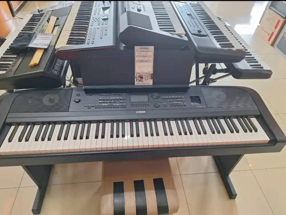 Keyboard Yamaha DGX670