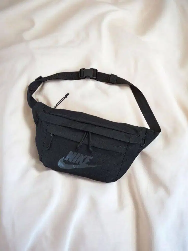 Harga Nett️! Nike Tech Hip Pack (Waist Bag/Crossbody Bag/Fanny Pack)