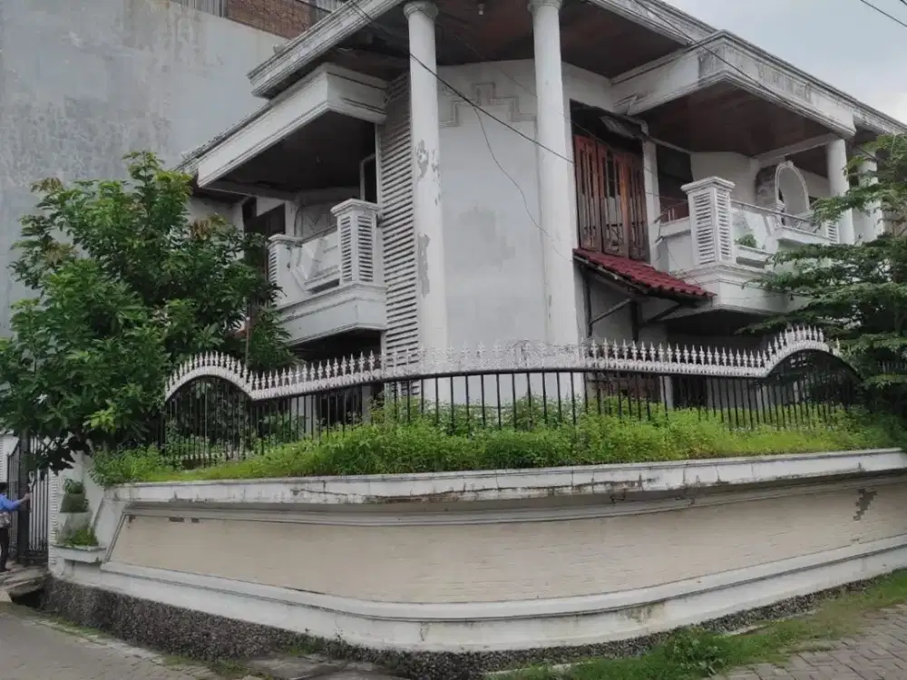 Rumah Hook 2 Lantai, Sangat Strategis, Simpang Darmo Permai, SBY