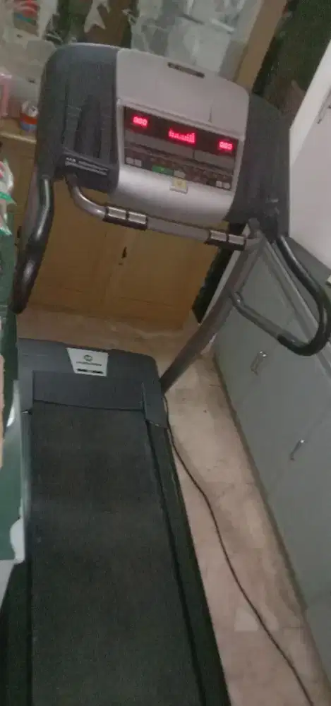 Alat olahraga tredmil