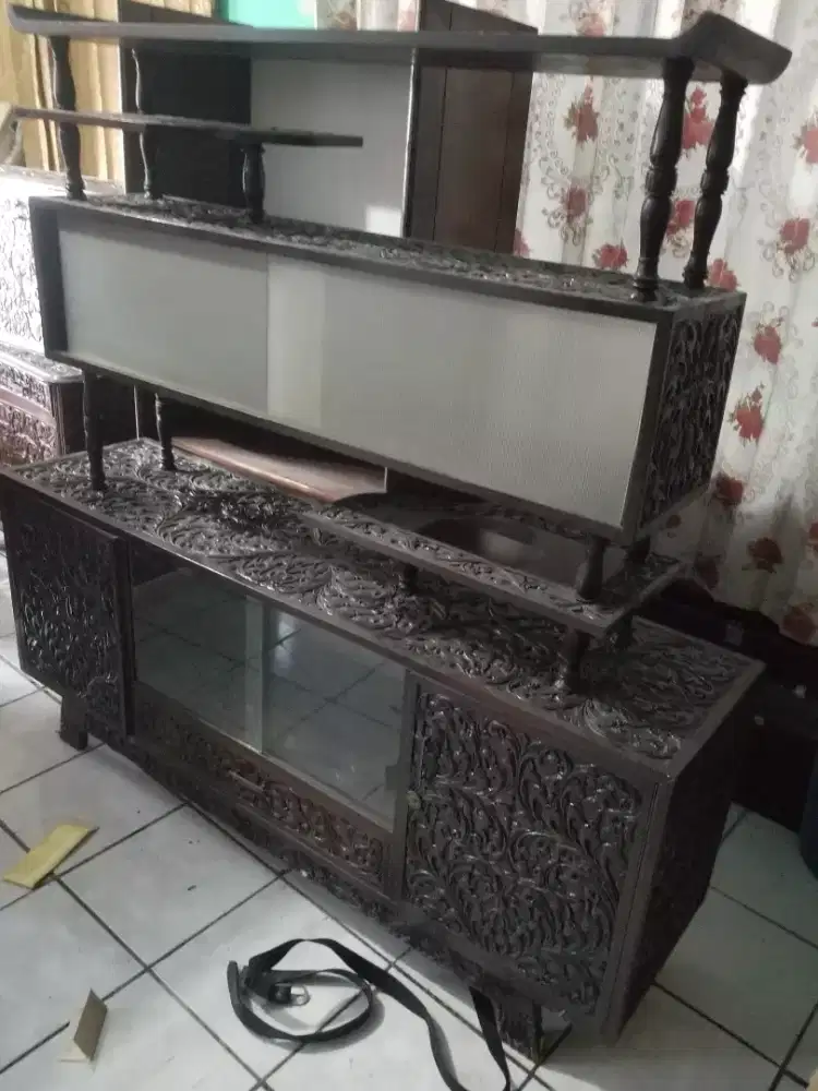 Lemari bupet jati ukir