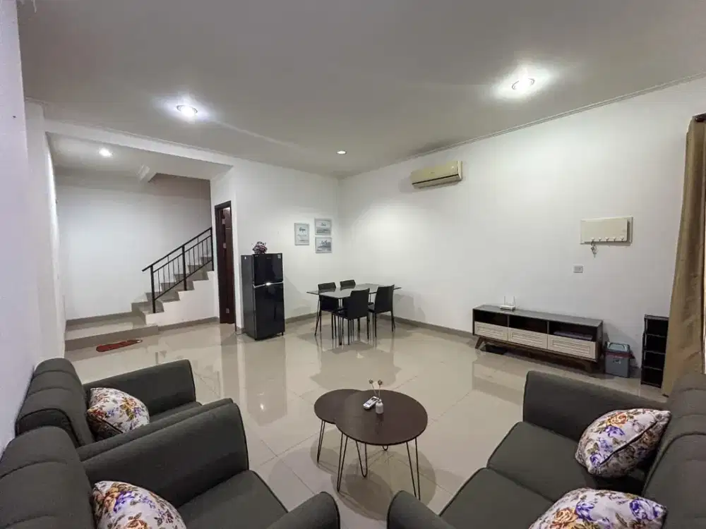 sewa rumah 2 lantai PIK 2 uk 8x12,5m semifurnish