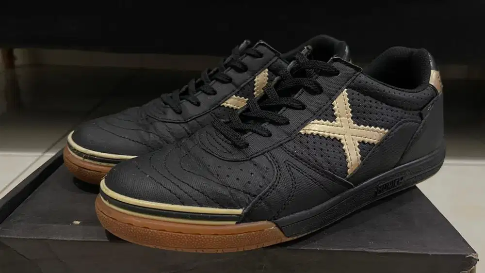 Sale! Sepatu futsal Munich G-3 Profit 207 Black Gold, size 42