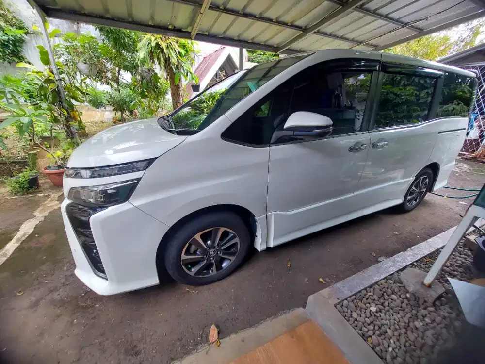 Toyota voxy 2018 tangan pertama original CBU
