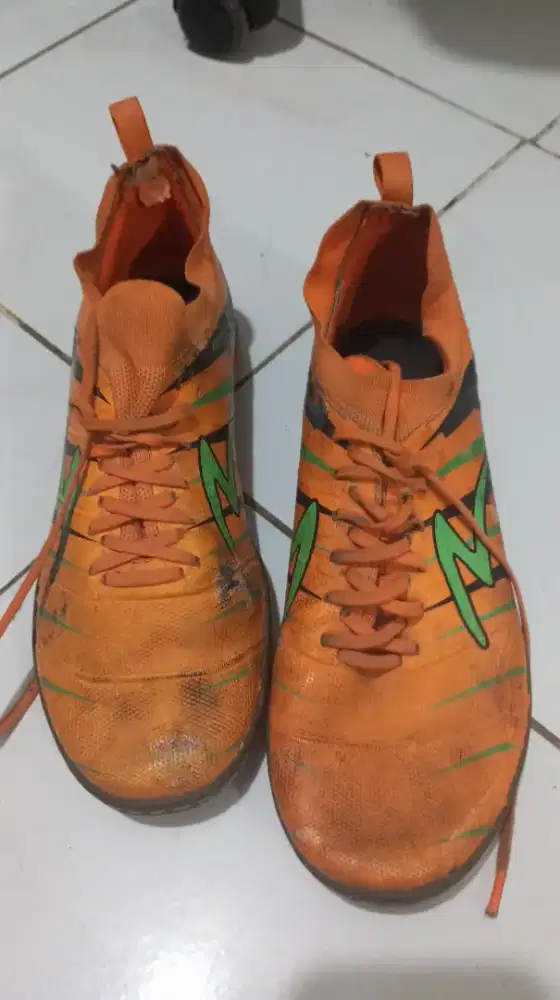 Sepatu futsal speecs