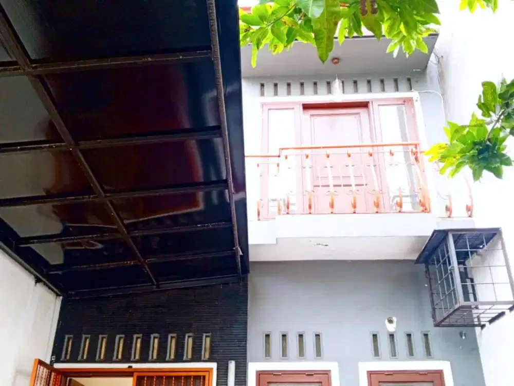 Di jual/ Di Sewa rumah di kawasan Cipete  jalan 2 mobil bisa untuk kantor