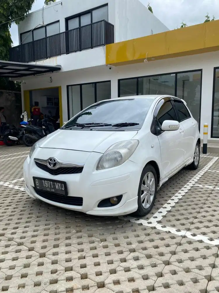 Toyota Yaris E Matic 2011
