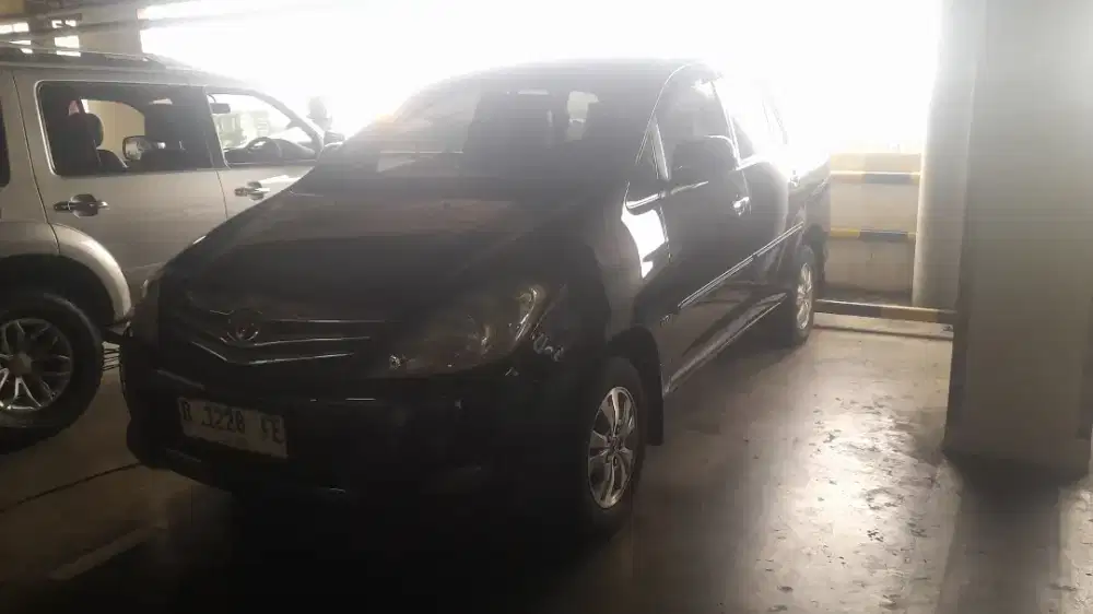 TOYOTA INNOVA V AT 2008