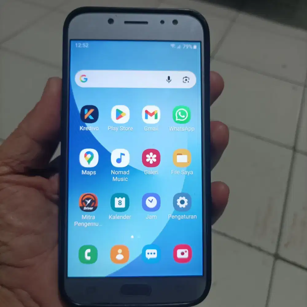 Jual hp Samsung Galaxy J7 Pro.