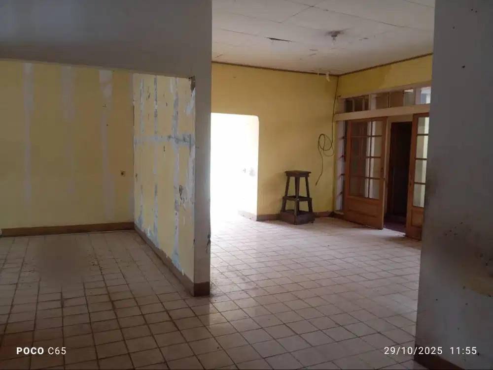 Disewakan Rumah Besar & Luas Dekat Metro Soekarno Hatta