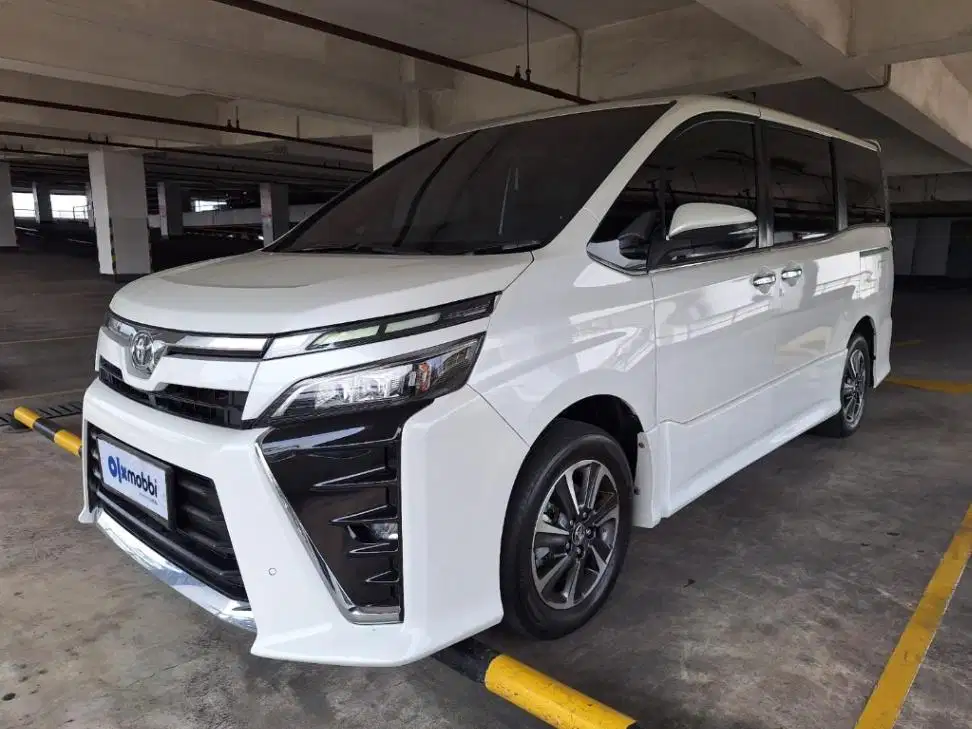 DP RENDAH Toyota Voxy 2.0 Bensin-AT 2018 SYW