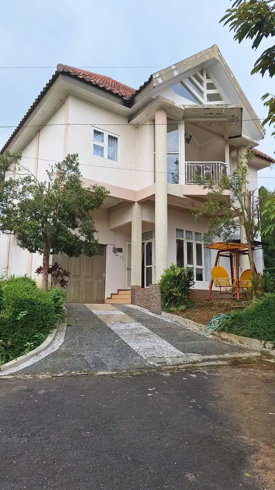 Di jual villa daerah grand trawas