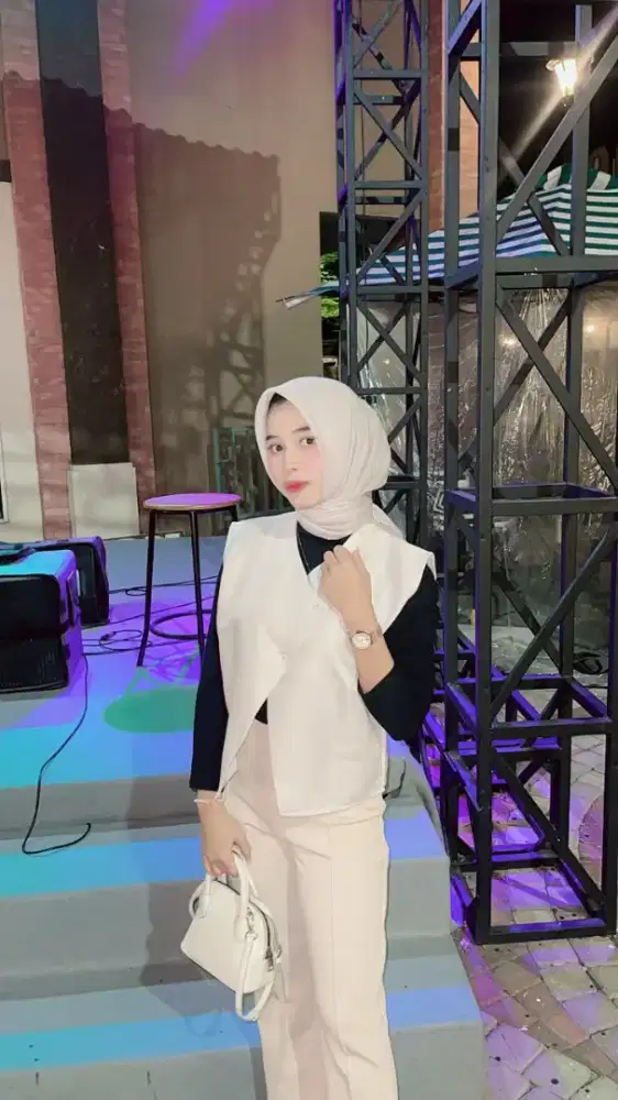 INFO LOKER HOST LIVE