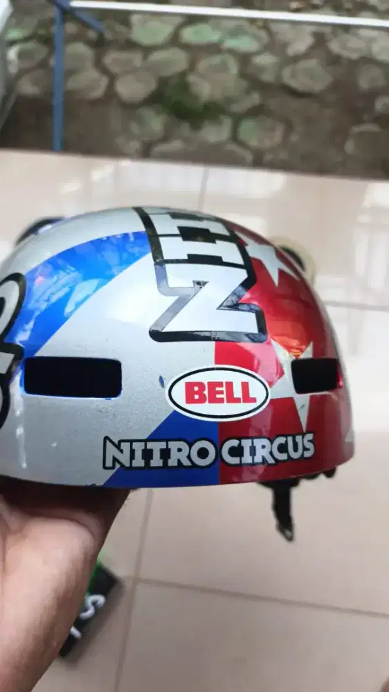 Helm Merk Bell Nitro Circus