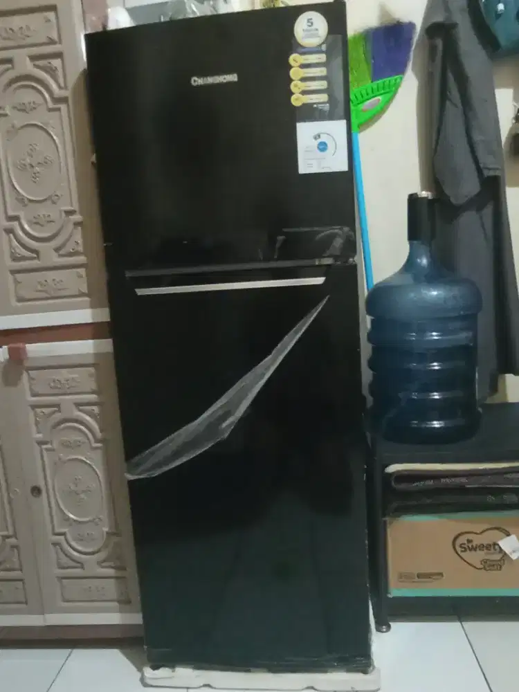 Dijual kulkas merk changhong 2 pintu masih di plastikin