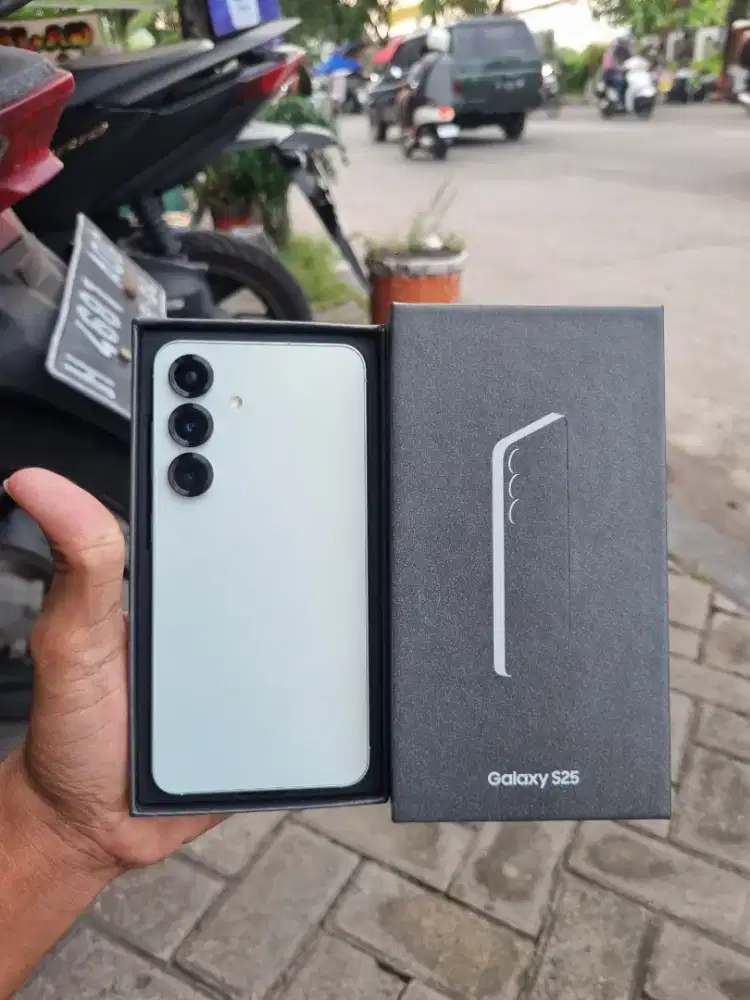 Samsung Galaxy S25 Second/Sein 12/512 GB Fullset original Garansi on