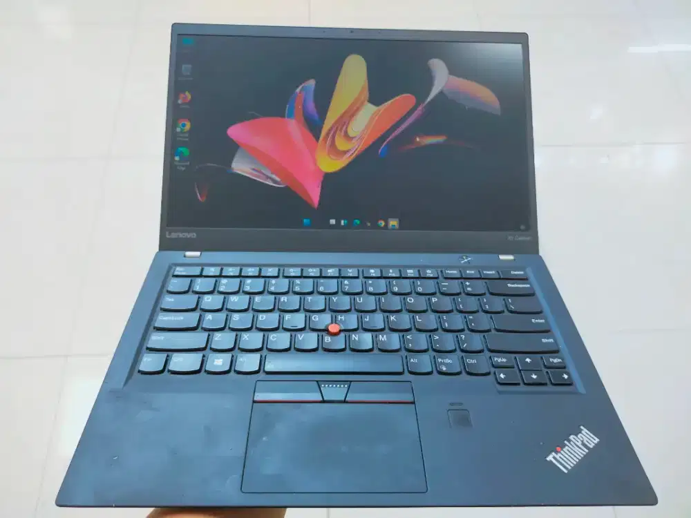 Dijual Laptop Lenovo X1 carbon Intel I5-7300 Ram 8GB DDR4 SSD 256GB