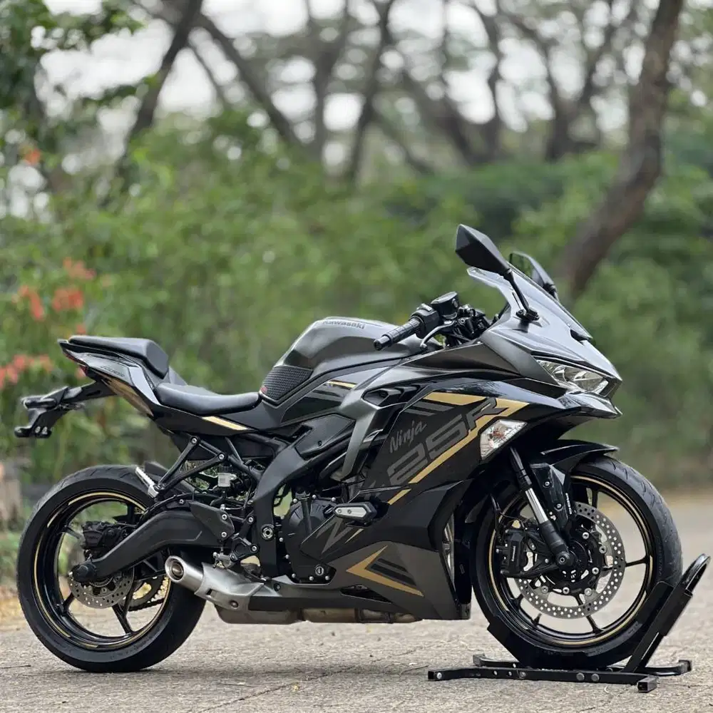 KAWASAKI ZX25R ABS GREY 2022 KM LOW PAJAK PANJANG KAYAK BARU