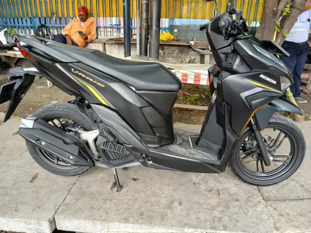 Jual vario 125 2023 km 26 rb istimewa ful ori samsat manyar