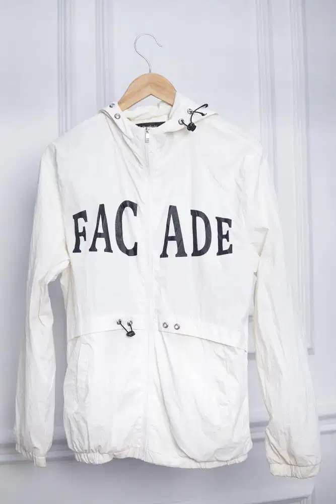 Hoodie Jacket with Windbreaker Putih Grafis FACADE