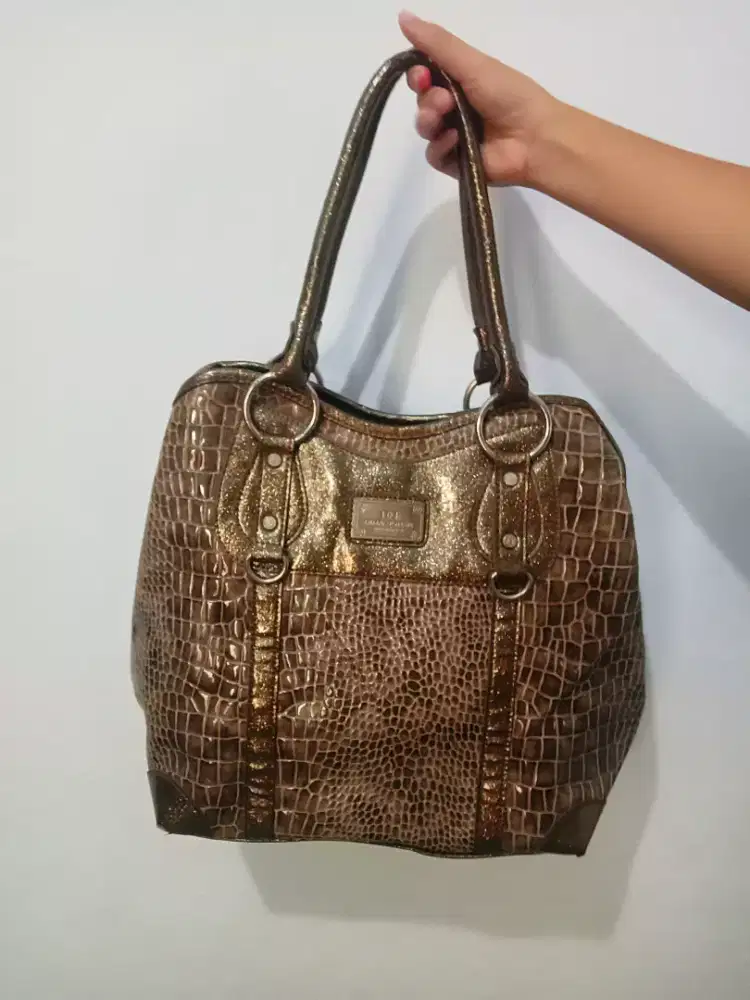 Tas second branded import