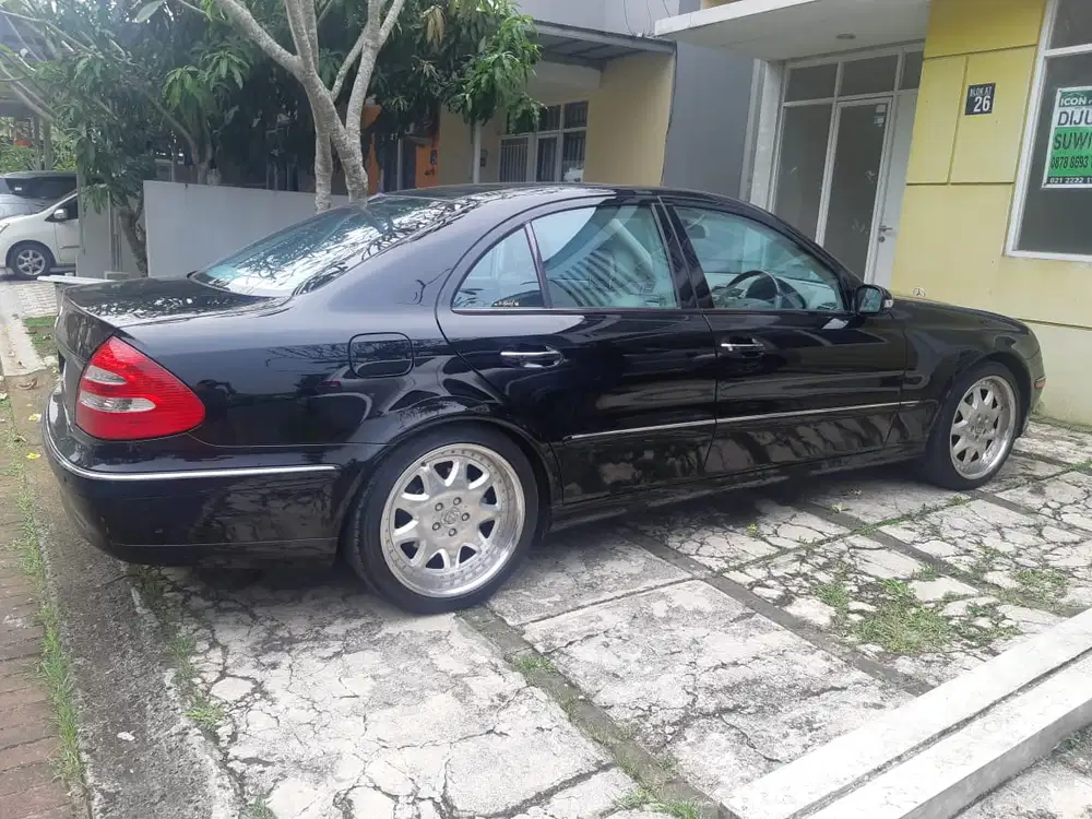 Mercedes-Benz E240 2005 Bensin