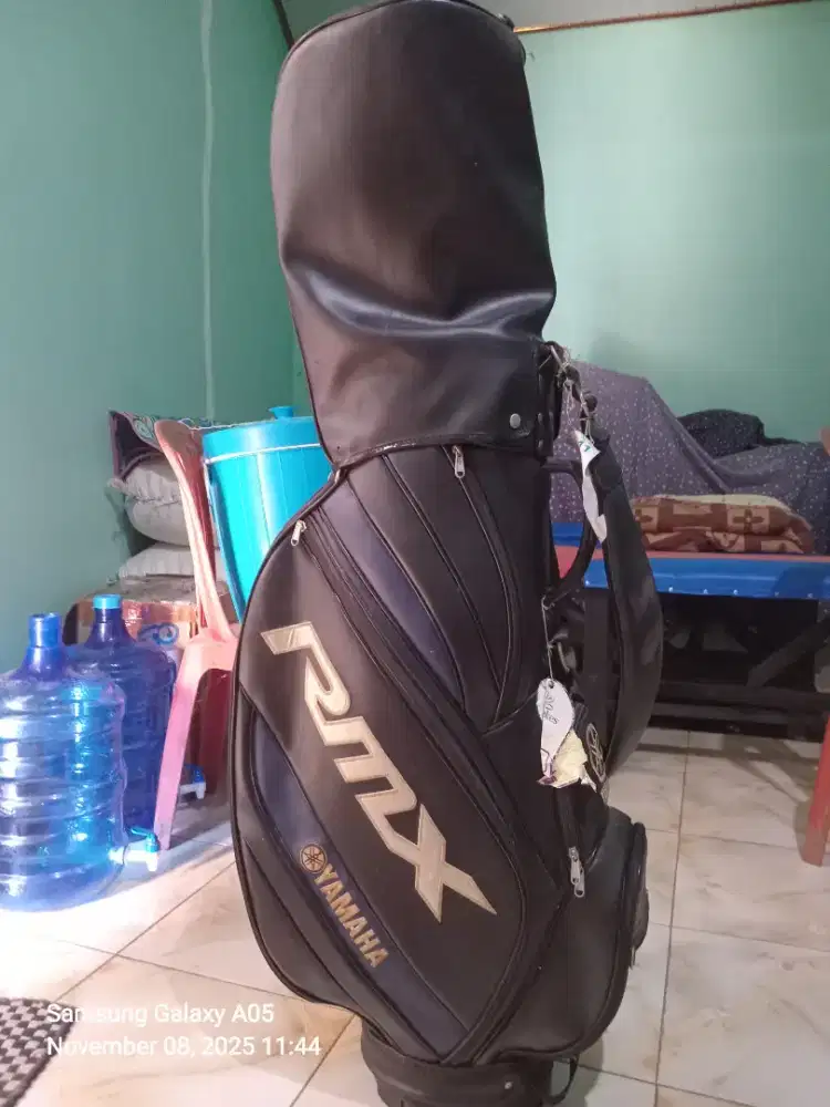 Stik golf dan peralatan golf