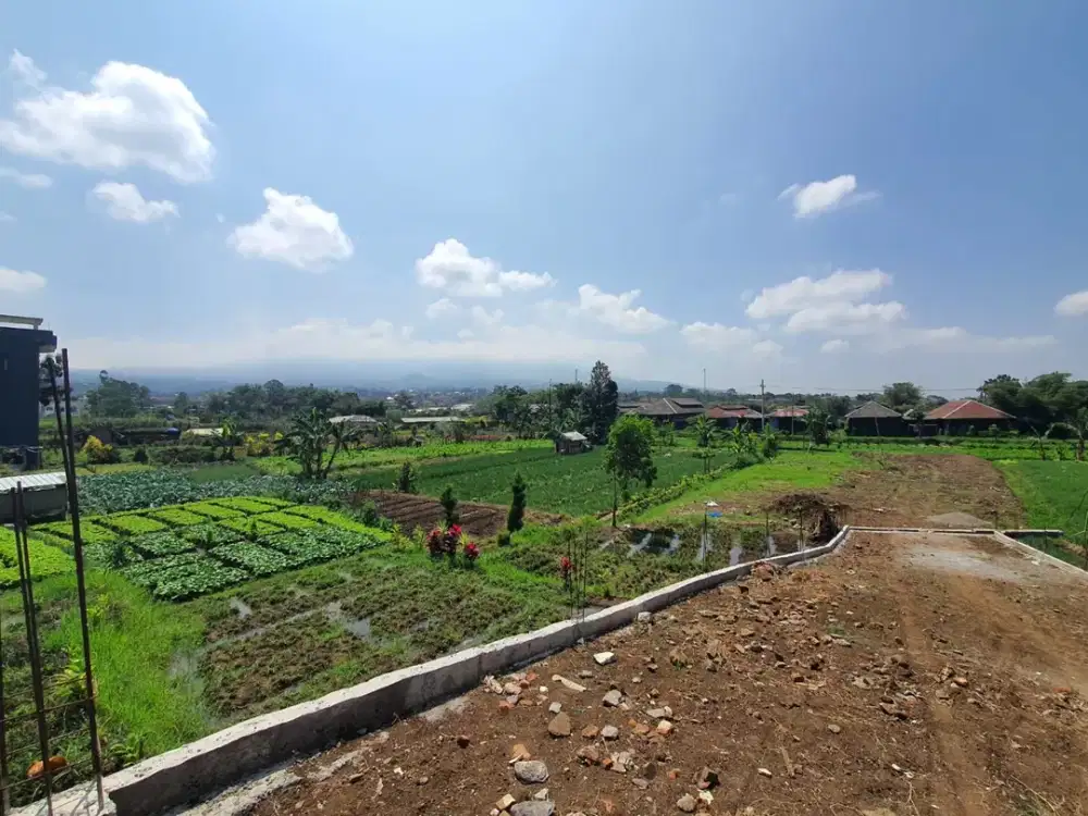 Villa Cantik di Jalan Terusan Metro Batu – Konsep Modern dengan View Alam 360°!