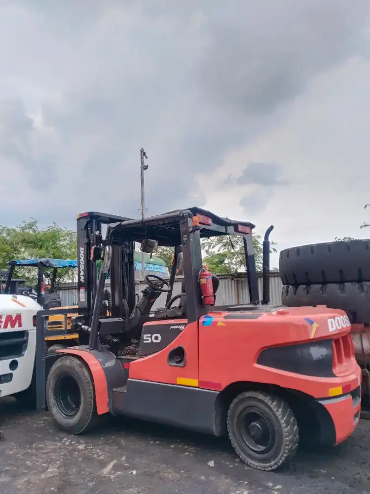 Forklift doosan 5 ton threelift