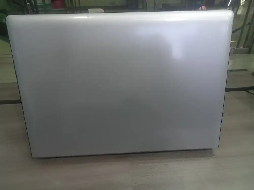 Lenovo Ideapad 300 core i5 -6200 ram 8 GB SSD 120 GB + HDD 1 TB