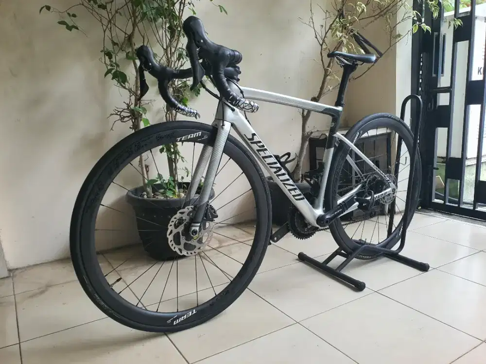 Specialized SL6 Road Bike Size 52 Silver