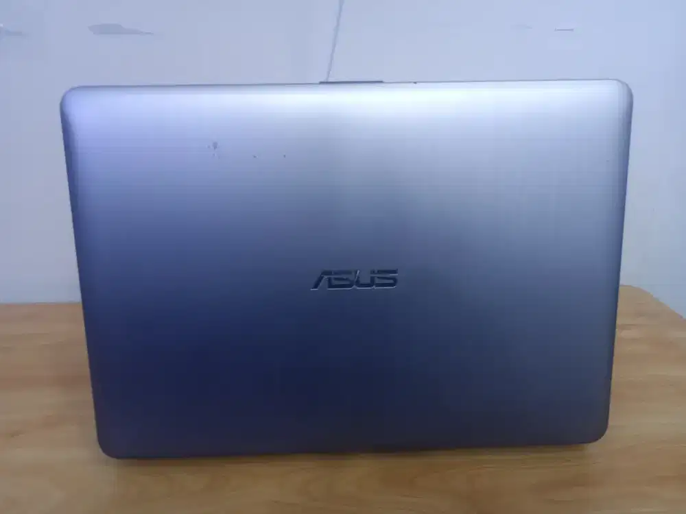 Asus x441b AMD A6 ram 4 GB HDD 1 TB win 10