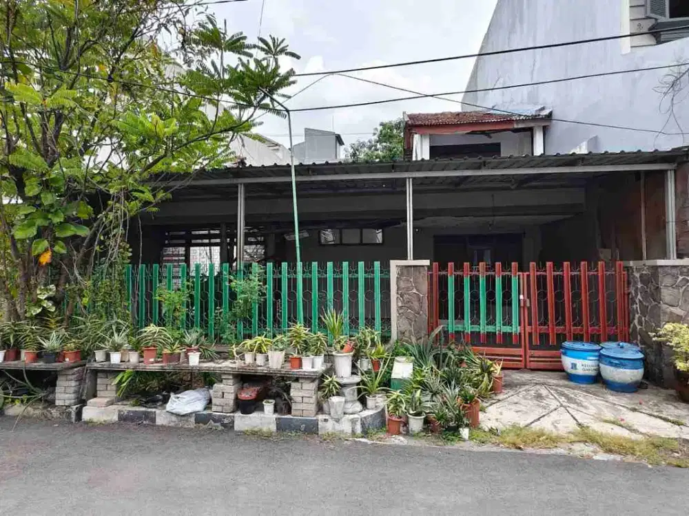 Rumah Hitung Tanah di Kompleks Gayungsari Barat