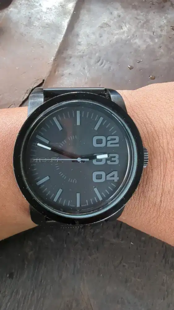Jam tangan Diesel warna hitam