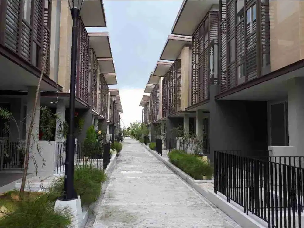 dijual rumah 3 lantai di wisata bukit mas Wiyung Surabaya barat