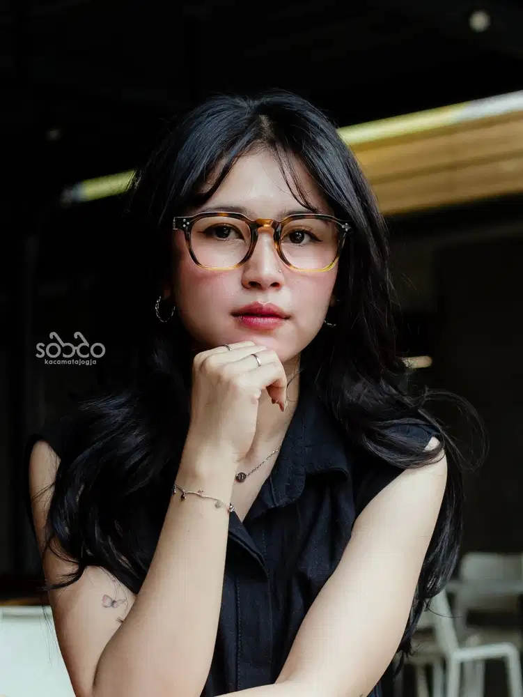 KACAMATA KOTAK PREMIUM KEREN DAN ELEGAN - ESWARA 04