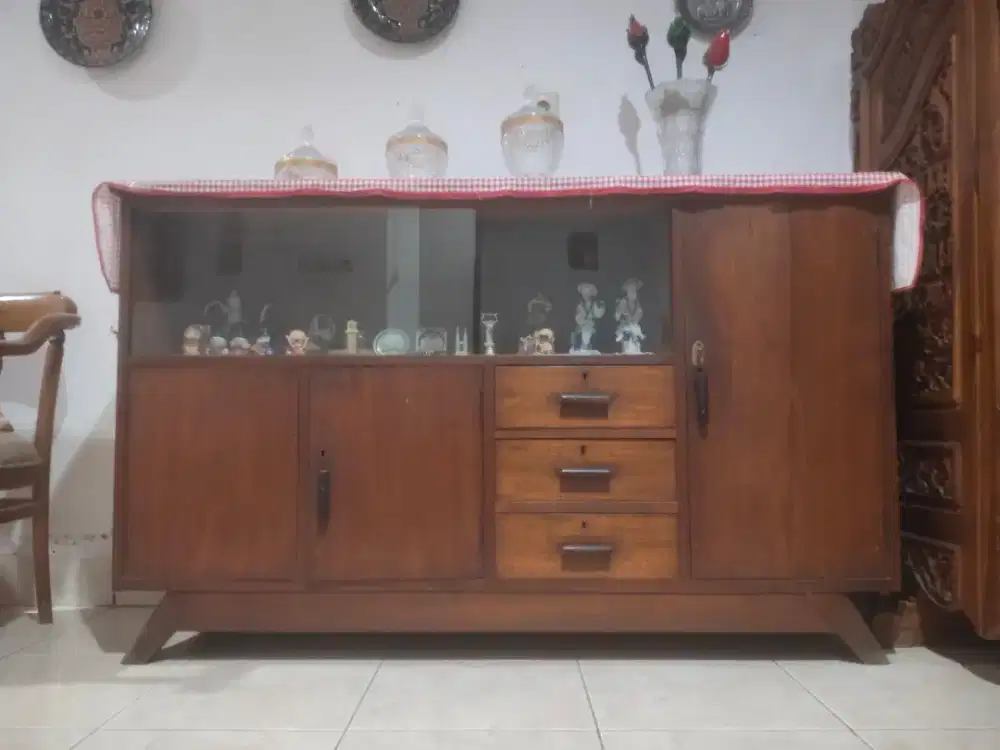 Lemari Kaca Jati Tua Antik