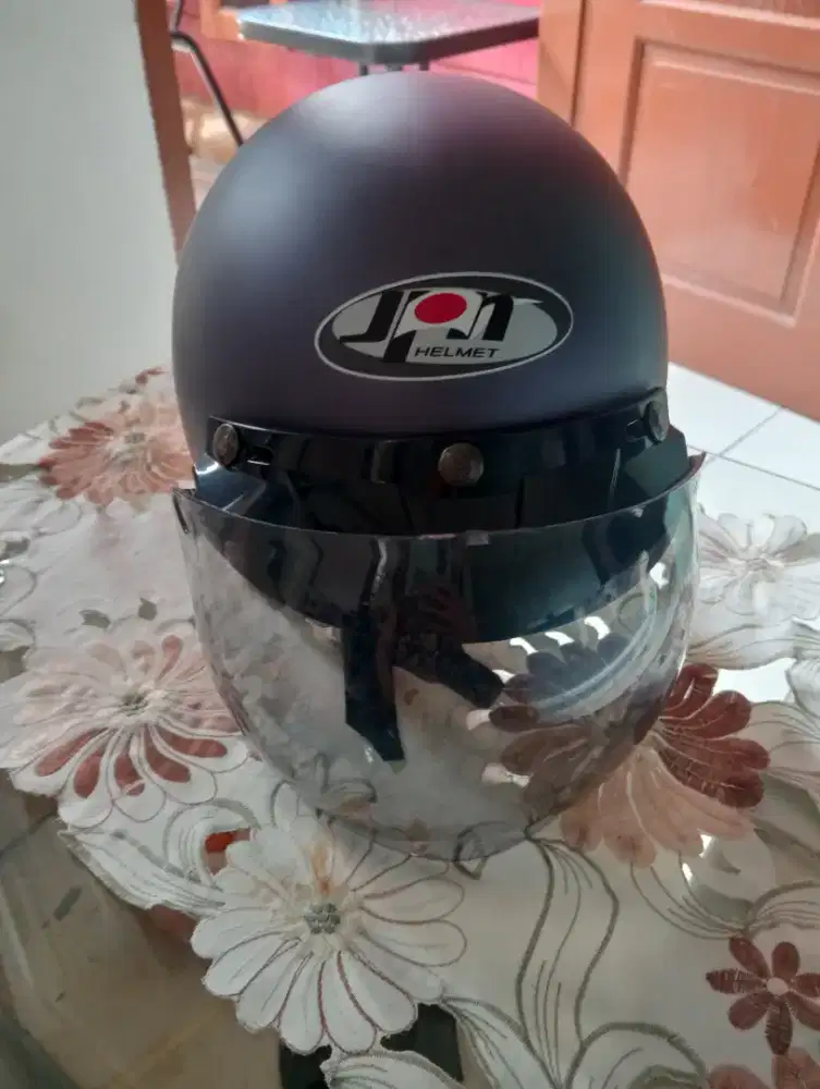 Jual helm warnanya bagus