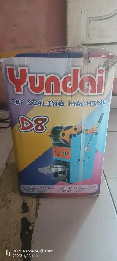 Cup sealing machine