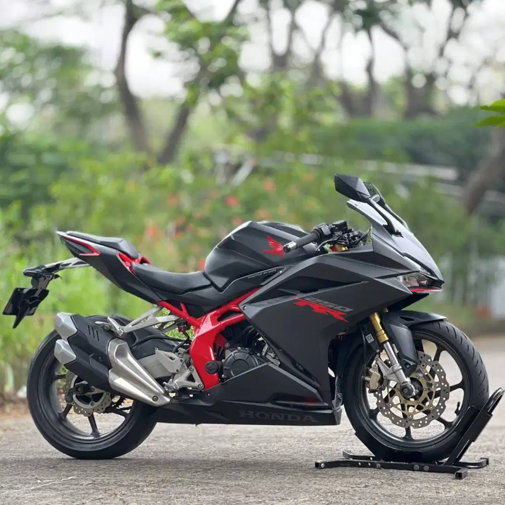 HONDA CBR 250RR NON ABS HITAM 2018 KM 15K PAJAK ON KAYAK BARU
