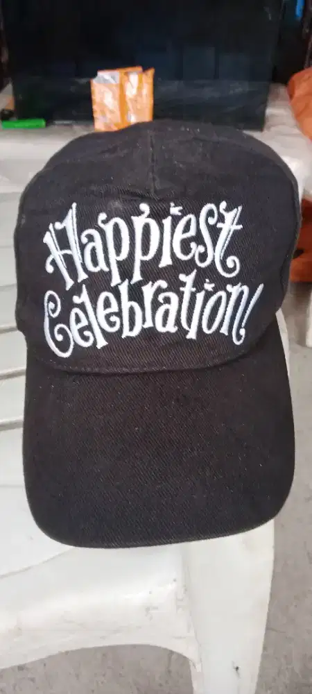 Topi 35 tahun Disneyland