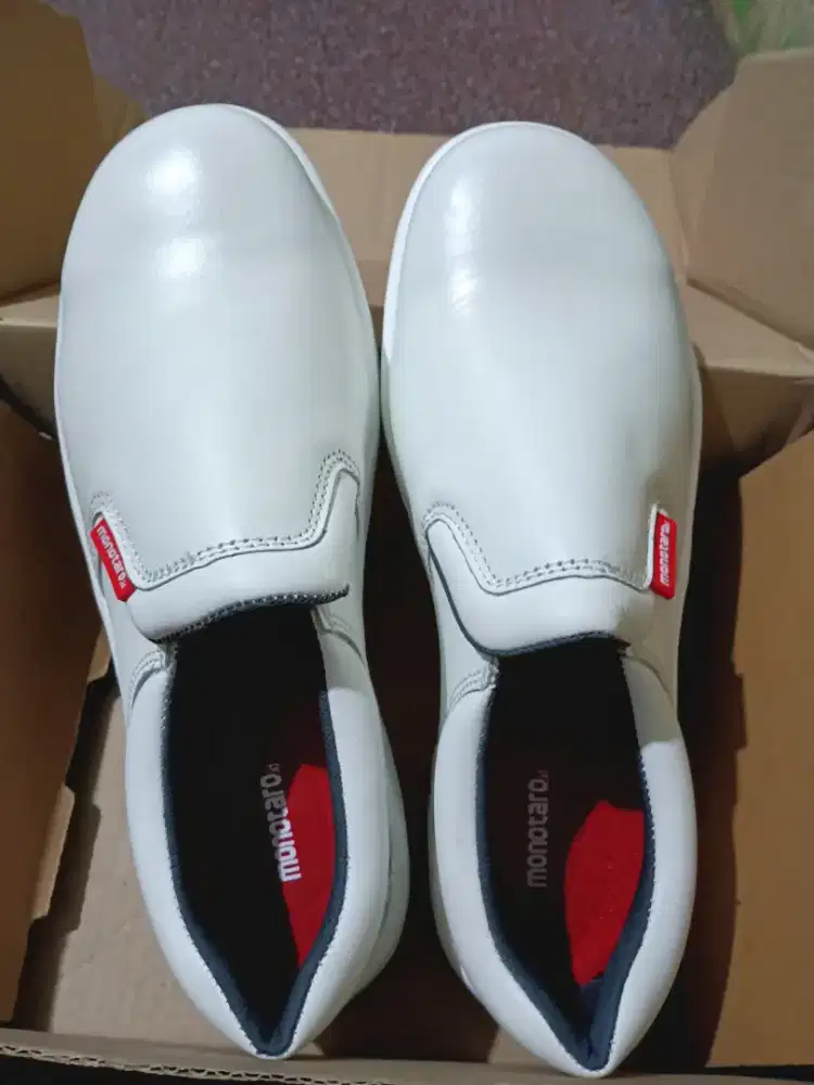 sepatu safety monotaro putih
