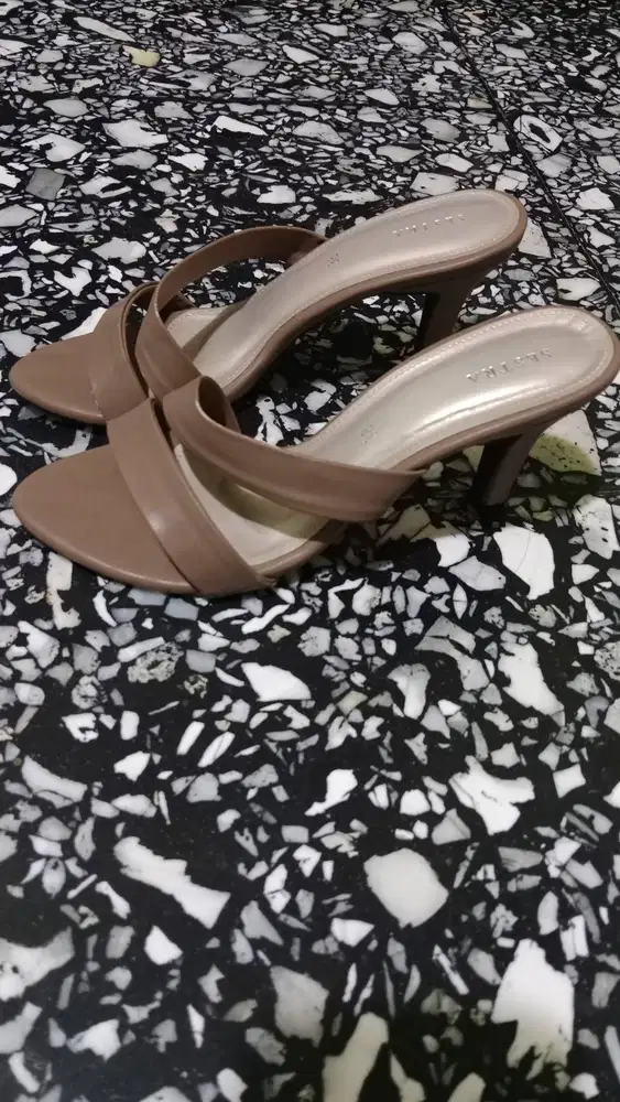 Di jual heels size 38