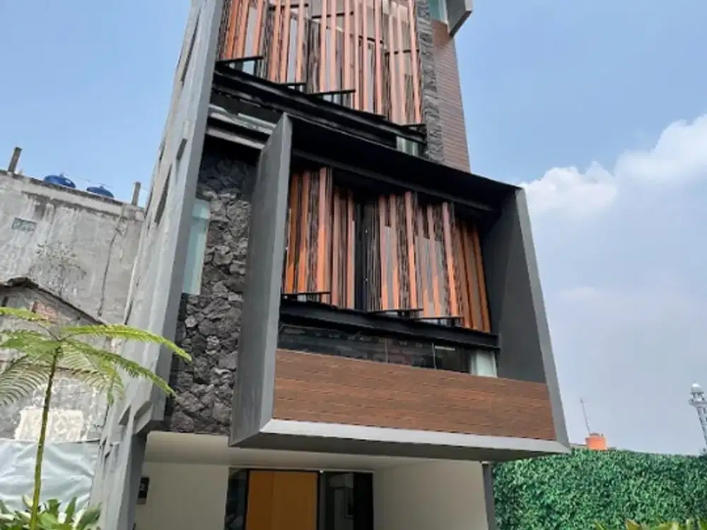 DIJUAL CEPAT MURAH RUMAH MEWAH 4 LANTAI DI GATOT SUBROTO AREA