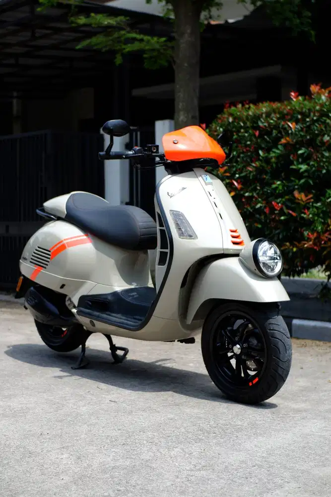 Vespa GTV 300 HPE Beige Sabbia Keyless Immobilizer ABS LCD 2023